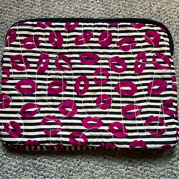 Marc Jacobs laptop case - Picture 3 of 5
